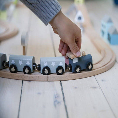 Jabadabado_wooden-train-set--close-up