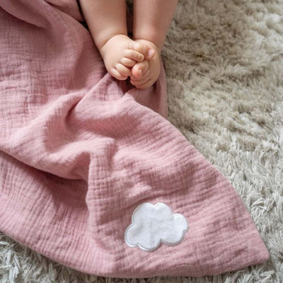 Jabadabadoo_Baby-Blanket-pink-in-with-baby